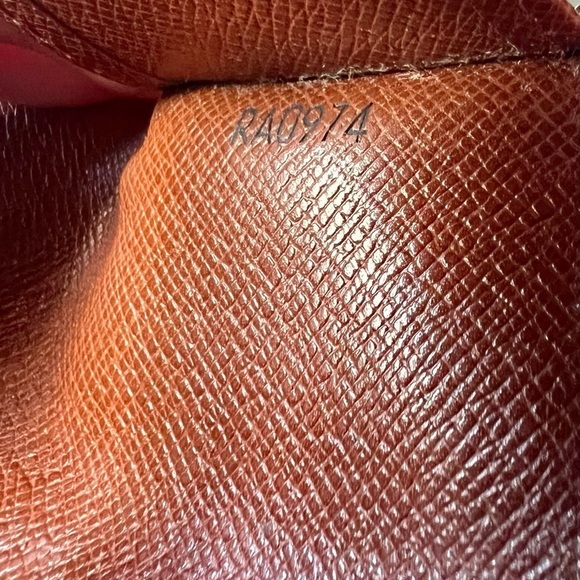 Louis VUITTON MONOGRAM KEY CASE/HOLDER - Picture 6 of 8